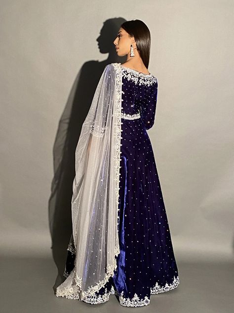 Blue Pakistani Bridal Dress, Blue Pakistani Dress, White Net Dupatta, Velvet Anarkali, Blue Velvet Gown, Navy Blue Gown, Desi Dress, Red Bridal Dress, Velvet Dress Designs