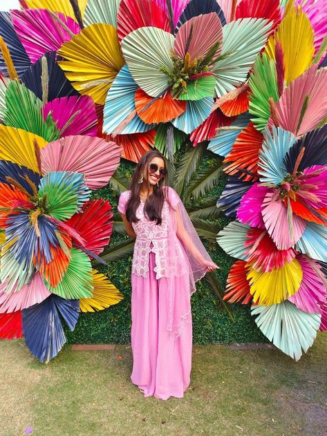 Party decor inspo, Party decor ideas, cute birthday decor ideas, birthday decor inspo, Party decor Cute Birthday Decor, Decor Ideas Birthday, Birthday Decor Ideas, Theme Carnaval, Coachella Party, Selfie Wall, Decoration Vitrine, Party Decor Ideas, Fiesta Tropical