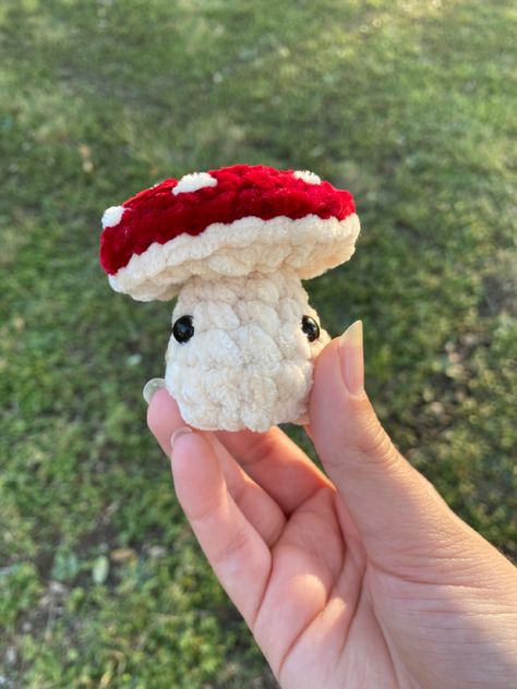 Jumbo Plushies, Mushroom Plushie Crochet, Crochet Mushrooms, Mushroom Plushie, Crochet Snail, Plushie Crochet, Crochet Plushies, Easy Crochet Animals, Crochet Mushroom