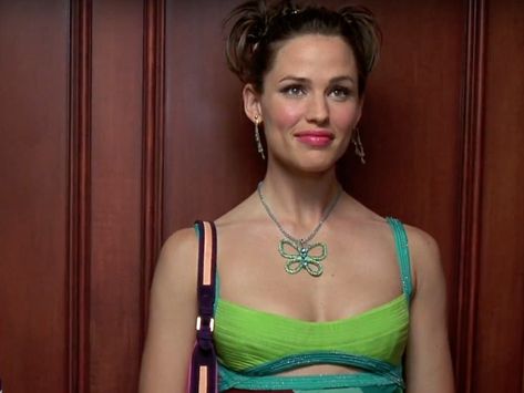 11 of Jennifer Garner's best outfits from roles Jenna Rink Makeup, Jennifer Garner 90s, 13 Going On 30 Party, Hallo Costumes, 2000s Films, Jenna Rink, 13 Going On 30, Her Outfits, 00s Fashion