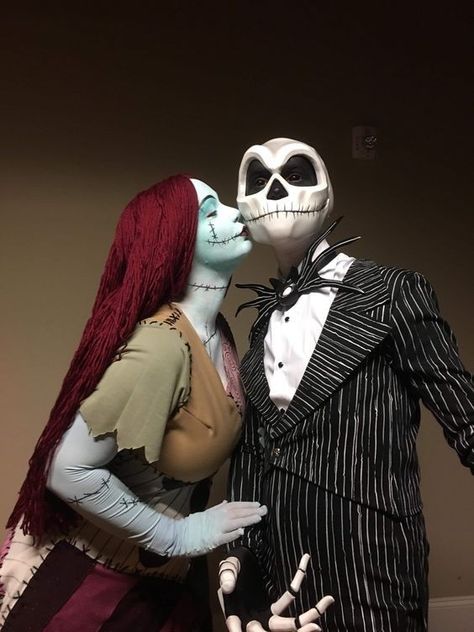 Couples Halloween Costumes Creative, All Black Halloween Costume, Disfarces Halloween, Cool Couple Halloween Costumes, Jack Y Sally, Black Halloween Costumes, Unique Couple Halloween Costumes, Halloween Parejas, Best Couples Costumes