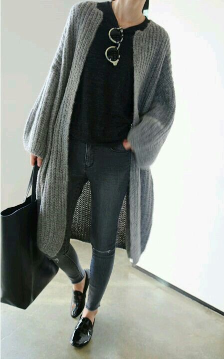 . Real Outfits, Minimalist Moda, Maxi Cardigan, Black Outfits, Mode Casual, Looks Street Style, Cardigan Outfits, Grey Cardigan, 가을 패션