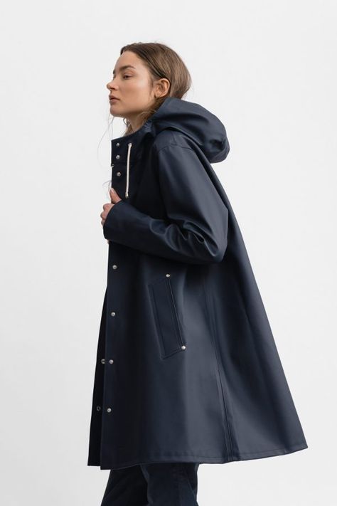 Woman - Stutterheim (Global) Ocean Style, Wind Protection, Hooded Raincoat, Raincoats For Women, Atlantic Ocean, Rain Wear, Comfy Casual, Metal Buttons, Scandinavian Design