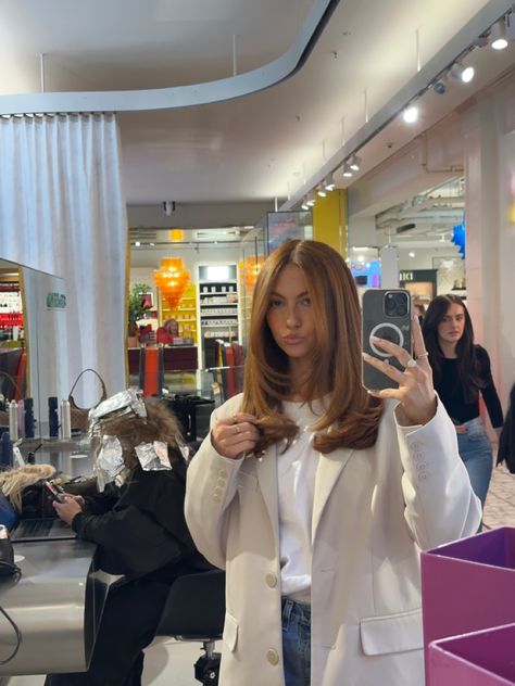 Mid Length Blow Dry, Medium Length Bouncy Hair, Bouncy 90s Haircut, Mid Length Blow Dry Hairstyles, Bouncy Blow Dry Medium Shoulder Length, Mid Length Bouncy Hair, Blow Dry Mid Length Hair, Short Bouncy Blow Dry, Bouncy Medium Length Hair