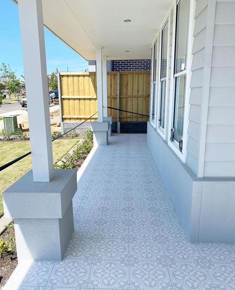 Front Porch Tile, Front Porch Railings, Front Verandah, Porch Tile, Courtyard Gardens Design, Beach House Exterior, Exterior Renovation, Front Deck, Grey Houses