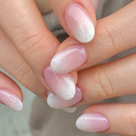 Pink Ombre Nails Glitter, French Ombre Nails, Glitter Ombre Nails, Ombre French Nails, Ombre Chrome Nails, Pink White Nails, Nails With Glitter, Glitter French Manicure, Ombre Manicure