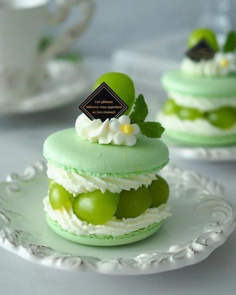 Theme Wallpaper, Macaroon Recipes, Pretty Dessert, Fancy Desserts, Green Theme, Cute Desserts, Sweet Desserts, Creative Cakes, Food Obsession