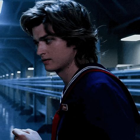 Steve Harrington Gif Season 2, Steve Harrington Dbd, Steve Harrington Gif, Stranger Things Joe Keery, Steve Harrington Stranger Things, Joe Kerry, Just Like Heaven, Beautiful Joe, Cute Guy Pics