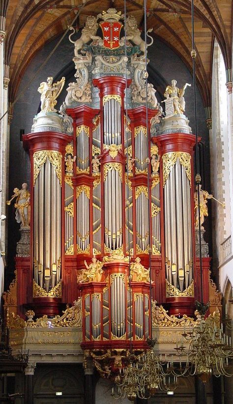 The phenomenal organ in St Bavo Cathedral in Haarlem, The Netherlands. It is a Muller, built in 1738 and was played by both Handel and Mozart. It is a triumph of religious and apparently governmental extravaganza, owing to the coat of arms on the top. Georg Friedrich Händel, Day Trips From Amsterdam, Organ Music, Vintage Pipes, Pipe Organ, Cathedral Architecture, Church Music, Sacred Architecture, Cathedral Church