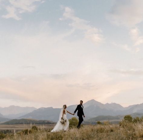 Willow Tree Wedding, Mountain Wedding Photos, Vintage Wedding Photography, Yosemite Wedding, Wedding Picture Poses, Montana Wedding, When I Get Married, Wedding Mood Board, Wedding Mood