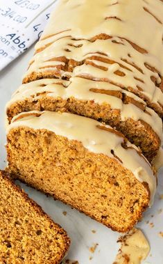 Pumpkin Bread Recipe Easy, Easy Pumpkin Bread Recipe, Pumpkin Cream Cheese Bread, Baked Snacks, Easy Pumpkin Bread, Vegan Pumpkin Bread, Pumpkin Pie Recipe Easy, Boxed Cake Mixes Recipes, Pumpkin Banana Bread