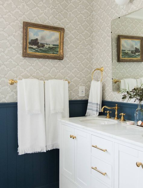 Bathroom design. Navy panelling, wallpaper, brass accents, white vanity. Towel Ring Placement Bathroom, Bathroom Towel Bar Placement, Towel Bar Placement, Towel Ring Placement, Bath Remodel Ideas, Stifkey Blue, Kids Bathroom Ideas Shared, Bathroom Towel Ring, Half Bath Remodel