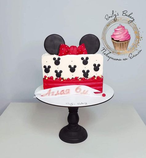 Half Way To One Cake, Cake Mickey Mouse, Half Way To One, Half Cake, Minnie Cake, One Cake, Disney Cakes, Mickey And Minnie Mouse, Cakes And Cookies