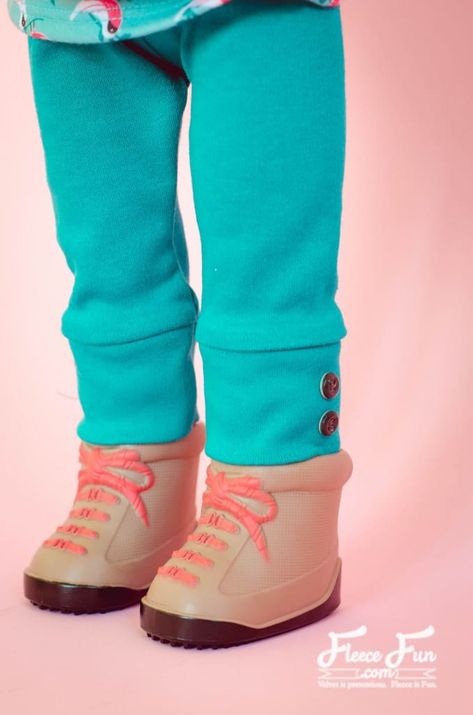 Doll Leggings, Doll Free Pattern, American Girl Diy, Girls Clothes Patterns, American Girl Doll Diy, American Girl Patterns, American Girl Doll Crafts, Doll Clothes Patterns Free, American Girl Doll Patterns