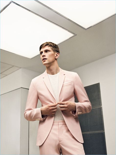 Pale pink is front and center as Mathias Lauridsen dons a new suit from Zara Man. Pink Suit Men, Zara Spring, Zara Suits, Mens Clothing Store, Mens Editorial, Italy Outfits, Party Suits, Pink Suit, Pink Men