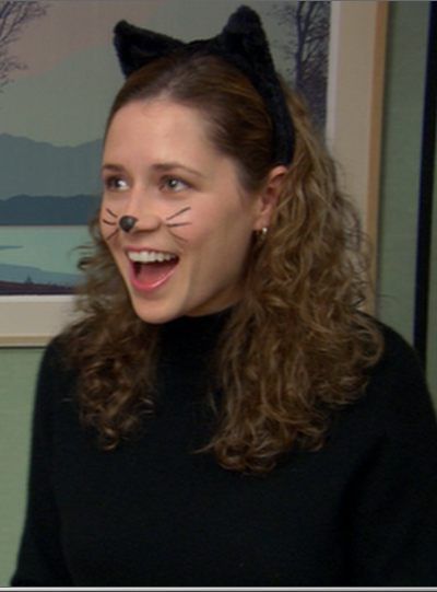 Cat Pam Beesley Creative Diy Couples Costumes, Pam Cat Costume The Office, Pam Beasley Costume, Pam The Office Icons, Pam Beesly Costume, Pam Beesly Outfit, Pam Beesly Icon, The Office Halloween Costumes, Office Sitcom