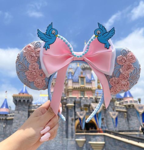 Mickey Mouse Hat Ears, Minnie Mouse Fashion, Diy Disney Headbands, Disney Ears Birthday, Cinderella Minnie Ears, Epcot Disney Ears, Mickey Ears Aesthetic, Unique Disney Ears, Disney Ears Ideas