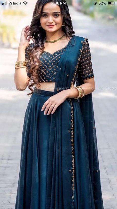 Simple Indian Bridal Outfit, Simple Lehenga For Wedding, Dhavani Blouse Designs, Simple Wedding Lehenga, Kerala Lehenga Designs, Kerala Style Engagement Dress, Traditional Dhavani Designs, Kerala Reception Dress For Bride, Kerala Engagement Lehenga