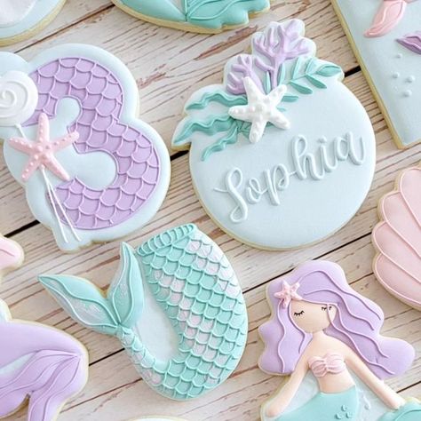 Megan Hoy on Instagram: "Mermaid dreams 🐚🧜‍♀️ .  . . . . . . . #cookies #sugarcookies #bradentoncustomcookies #customcookies #royalicingcookies #cookiesofinstagram #royalicing #srqlocal #monarchbakingcompany #bradentonfl #bradentoncookies #bradentondecoratedcookies #sarasota #Sarasotacookies #icedcookies #cookiedecorating #cookiedecorator #decoratedsugarcookies #designercookies #annamariaislandcookies #sugarart #edibleart #annamariaislandflorida #smallbuisness #mermaids #mermaidcookies" Mermaid Birthday Cookies, Mermaid Sugar Cookies, Little Mermaid Cookies, Sea Cookies, Icing Transfers, Mermaid Cookies, Mermaid Under The Sea, Mermaid Dreams, Baking Company