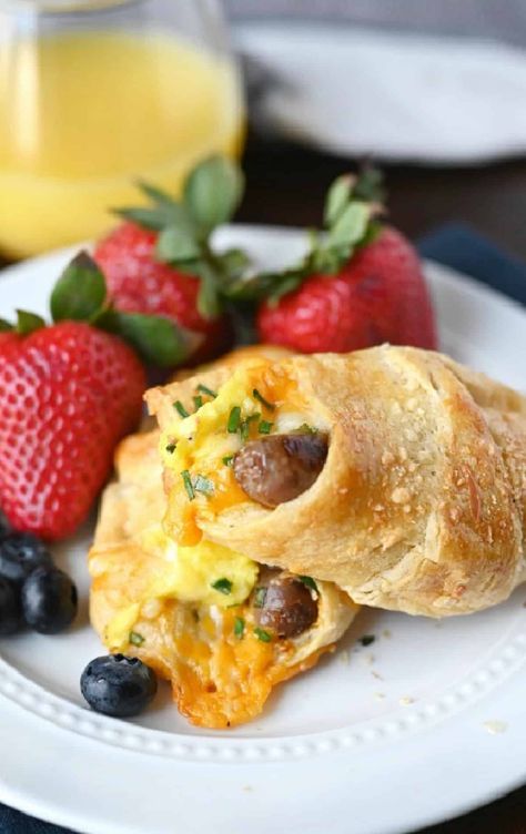 Breakfast With Crescent Rolls, Breakfast Crescent, Sausage Crescent Rolls, Pillsbury Crescent Roll Recipes, Crescent Breakfast, Croissant Roll, Breakfast Sausage Links, Thanksgiving Breakfast, Breakfast Crescent Rolls