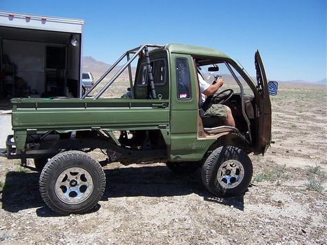 Japanese Mini Trucks - Pirate4x4.Com : 4x4 and Off-Road Forum Japanese Mini Truck, Mini Trucks 4x4, Mini 4x4, Truck Wallpaper, Car 4x4, Suzuki Carry, Mini Truck, Mini Camper, Small Trucks