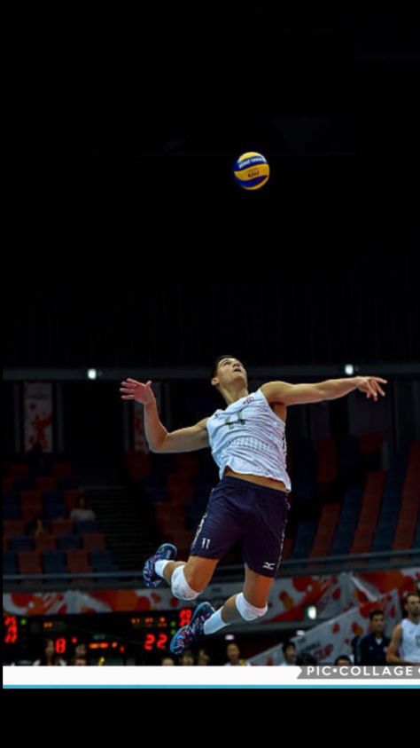 Micah Christenson, Usa Volleyball Team, Bike Rider Photography, Volleyball Team Pictures, Volleyball Wallpaper, Usa Volleyball, Mens Volleyball, Team Pictures, Bike Rider