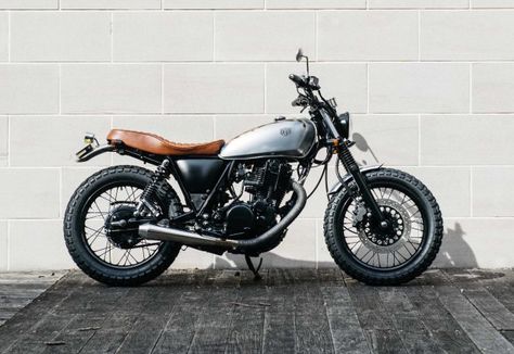 Deus Deus Ex Machina Motorcycles, Suzuki Gn 125, Yamaha Sr400, Motor Klasik, Yamaha Cafe Racer, Japanese Motorcycle, Motor Cycle, Scrambler Motorcycle, Cafe Racer Bikes