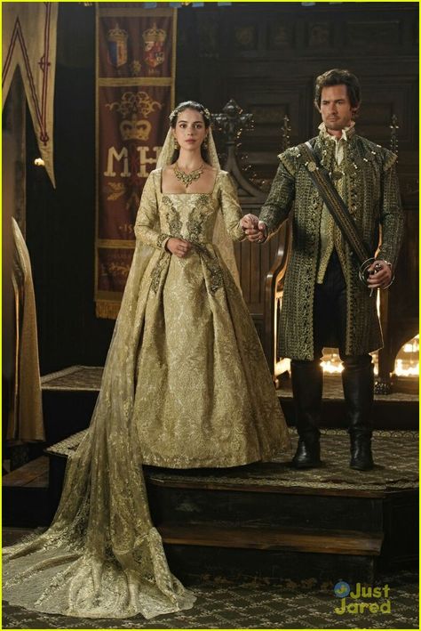 Adelaide Kane Reign Dresses, Reign Dresses Gowns, Adelaide Kane Reign, Reign Outfits, Reign Hairstyles, Actress Wedding, Reign Tv Show, Reign Mary, Tudor Dress