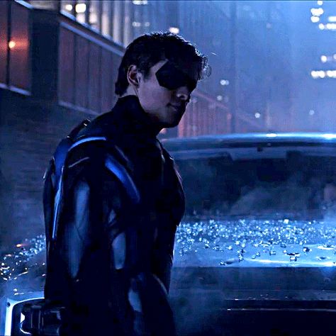 Nightwing Gif, Brendon Thwaites, Richard Grayson Titans, Brenton Thwaites Gif, Dickgrayson Titans, Nightwing Batman Vs Robin, Titans Gifs Dc, Brenton Thwaites, Dc Titans