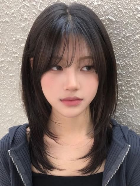 Hair Style Korea, Hair Inspiration Long, Hairstyles For Layered Hair, Haircut Inspo, Hair Inspiration Short, Drawing Hair, Drawing Faces, Haircuts Straight Hair, Haircuts For Medium Hair