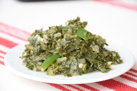 Try this yummy Ethiopian-style Kale!  It's delicious served with Injera or Rice!  #Ethiopian #cuisine #Fasting #veganfood #vegetarianfood #kale #collardgreens #habesha #gomen #injera Ethiopian Recipes, Vegetable Meals, Ethiopian Cuisine, Csa Recipes, Ethiopian Food, Kale Recipes, African Recipes, Savory Dishes, Collard Greens