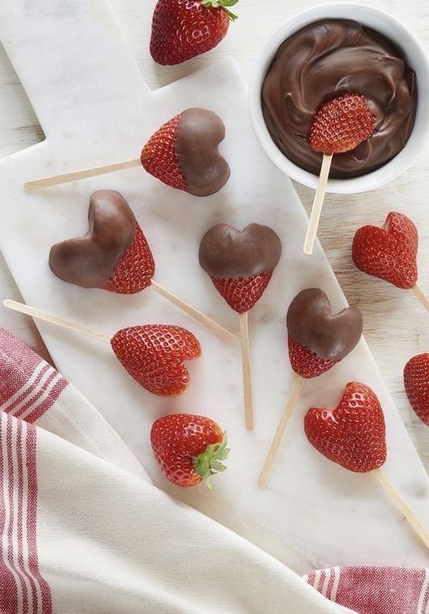 :: Kid Friendly Dessert, Strawberry Hearts, Heart Shaped Chocolate, Chocolate Dipped Strawberries, Strawberry Dip, Valentines Food, Valentine's Day Quotes, Milk Chocolate Chips, Covered Strawberries