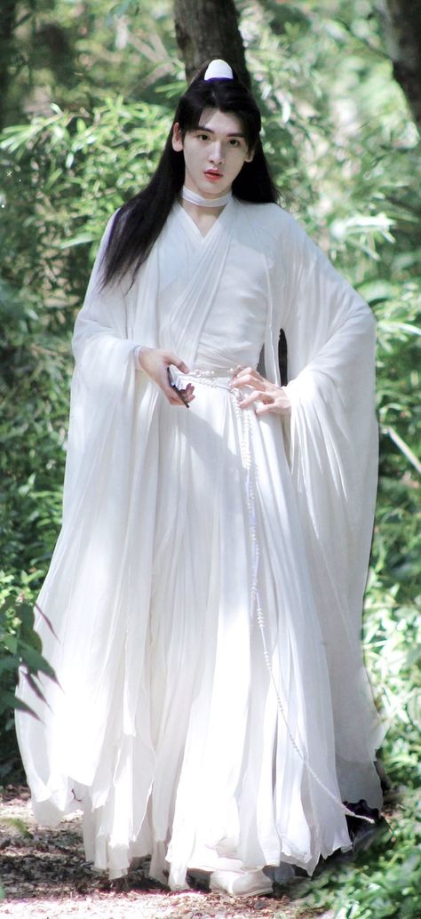 Tgcf Xie Lian, Hanfu Boy, Chinese Traditional Costume, Chinese Boy, Heaven's Official Blessing, Pose Reference Photo, Best Cosplay, Chinese Culture, Art Model