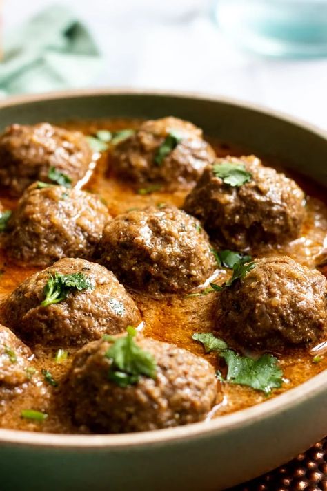 Koftay ka Salan or Kofta Curry - Flour & Spice Pakistani Kofta Recipe, Beef Kofta Recipe, Kofta Curry Recipe, Pakistani Dishes, Kofta Curry, Kofta Recipe, Different Foods, Whole Roasted Cauliflower, Mutton Recipes