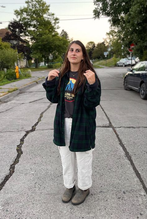 Blundstones, cream cargos, yellowstone shirt, and llbean flannel fleece. Granola look of the day Wide Leg Jeans Blundstones, Granola Flannel Outfits, Ll Bean Outfit Women, Ll Bean Outfit, Ab Aesthetic, Nz Outfits, Flannel Shirt Outfit Women, Blundstone Women Outfit, Llbean Flannel