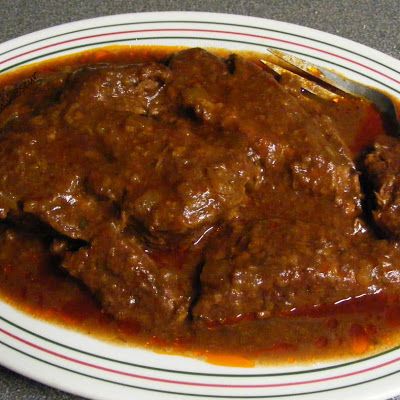 Crock Pot Roast and Tomato Gravy - Chuck Roast Crock Pot Recipes, Tomato Gravy Recipe, Braised Beef Recipes, Crock Pot Roast, Pot Roast Crock Pot Recipes, Egg Masala, Homemade Mashed Potatoes, Tomato Gravy, Crockpot Roast