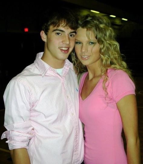 taylor swift with her ex bf sam who cheated on her while they were dating in high school. taylor wrote “should’ve said no” about their… Taylor Swift Childhood, Young Taylor Swift, Ex Bf, Calvin Harris, Taylor Swift Pictures, Ex Boyfriend, Taylor Alison Swift, Debut Album, American Singers