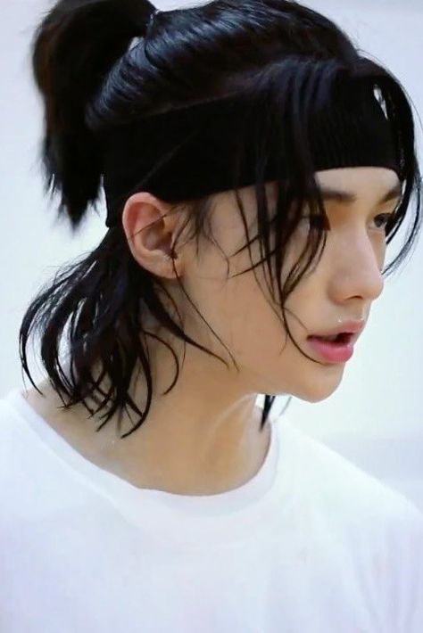 #straykids #hyunjin Hyunjin Hairstyle, Straykids Hyunjin Photoshoot, Hair Reference, Kids Icon, Long Hair Styles Men, Boy Hairstyles, Hair Inspo, K Pop, Mens Hairstyles