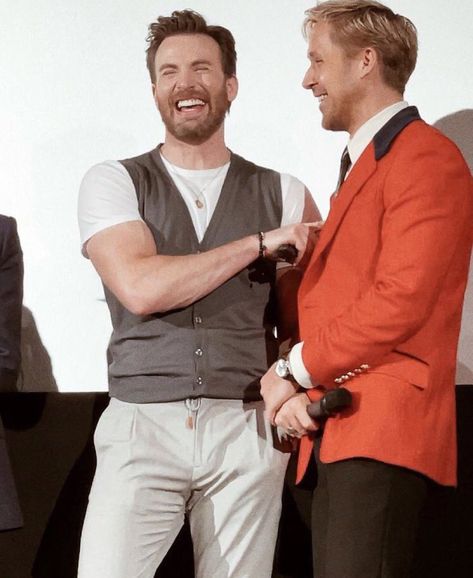 Chris Evans Ryan Gosling, Chris Evans And Ryan Gosling, Handsome Gentleman, Grey Man, Райан Гослинг, Christopher Evans, Gray Man, Chris Evans Captain America, Magnus Chase