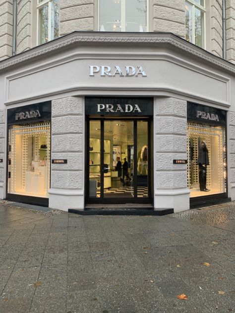 Boutique Exterior Store Fronts, Car Showroom Interior, Prada Store, Store Shelves Design, Commercial And Office Architecture, Fendi Casa, Clothing Store Interior, Store Design Boutique, Storefront Design