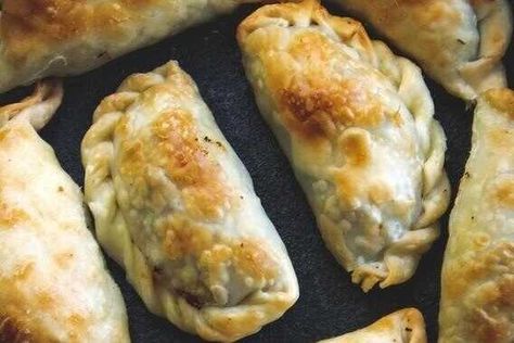 Goya Frozen Beef Empanadas in Air Fryer Empanadas In Air Fryer, Frozen Empanadas, Brazi Bites, Cheese Empanadas, Chicken Empanadas, Frozen Beef, Cornish Pasties, Beef Empanadas, Air Hockey