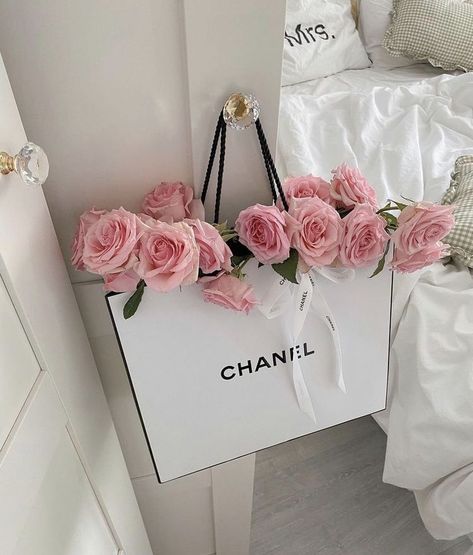 Pastel Pink Aesthetic, Pink Chanel, Rose Pastel, Pink Girly Things, Spring Aesthetic, Everything Pink, Pink Princess, Pink Wallpaper, Coco Chanel