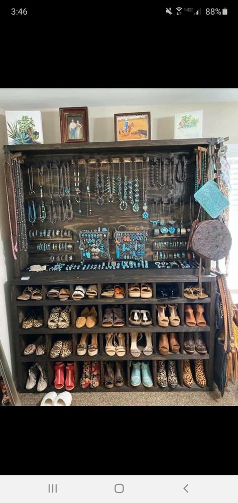 Rustic Jewelry Organizer, Barn Dominium, Farm Bedroom, Western Room, Country Bedroom Decor, Ranch House Decor, Western Bedroom Decor, Western Rooms, Wooden Things