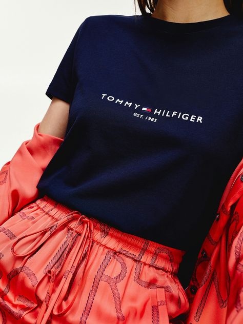 Sustainable Style, Women's T Shirts, Elevate Your Look, Tommy Hilfiger Women, Fashion Essentials, T Shirt Top, Tshirt Logo, Cotton T Shirt, Sustainable Fashion