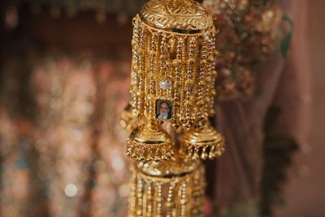 New Kalire Designs on Real Brides That Made us Swoon Bridal Kalire Design, Amrit Photography, Kalire Designs, Bride Bangles, Bridal Kalire, Sabyasachi Bridal, Bridal Chura, Bridal Games, Bride Pictures