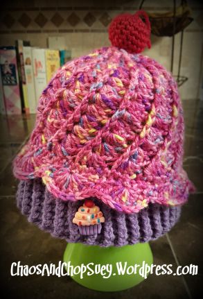 No-Bake Speckled Cupcakes – Chaos & Chop Suey Crochet Cupcake Hat, Character Crochet, Cake Hat, Food Crochet, Cupcake Hats, Crochet Character Hats, Crochet Cupcake, Preemie Hats, Crocheted Things