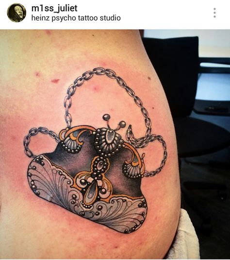 Purse tattoo by @m1ss_juliet Purse Tattoo Ideas, Purse Tattoo, About Tattoo, Tattoo Designs For Girls, Article Design, Vintage Purse, Tattoos Ideas, Tattoo Inspo, Tattoo Idea