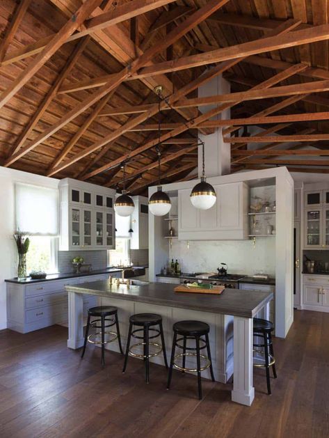 30 Stunning interior living spaces with exposed ceiling trusses Exposed Trusses, Exposed Rafters, Kitchen Island With Seating, Island With Seating, Transitional Kitchen, Stunning Interiors, White Cabinets, Kitchen Inspirations, Kitchen Dining Room