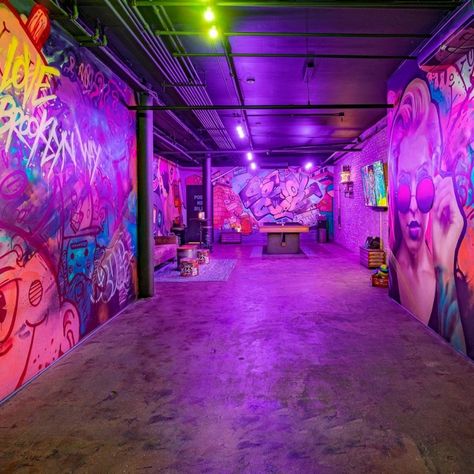 This street-art inspired event space in Brookly is the perfect space for your next event! #nyceventspace #privateeventspace #eventspacerental #nyceventplanners #EventPlanning #EventPlanningny #nyclocationscout #nycvenues #locationscout #locationscouting #spaceinmotion #events #design #eventspace #photooftheday #eventdesign #decor #scout #locations #manhattan #nyc #newyork Art Lounge, Compact Fridge, Social Cues, Private Lounge, Surround Sound Systems, Pool Cues, Birthday Surprise Party, Floor Colors, Graffiti Wall