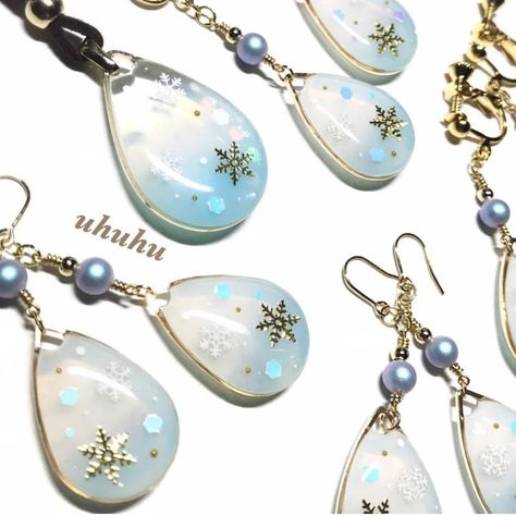 Winter Resin Ideas, Christmas Resin Earrings, Jewellery Craft, Resin Crafts Tutorial, Resin Jewelry Diy, Resin Design, Jewellery Ideas, Uv Resin, Winter Theme